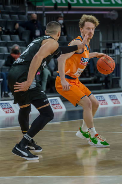 都感到巨大 都感到巨大